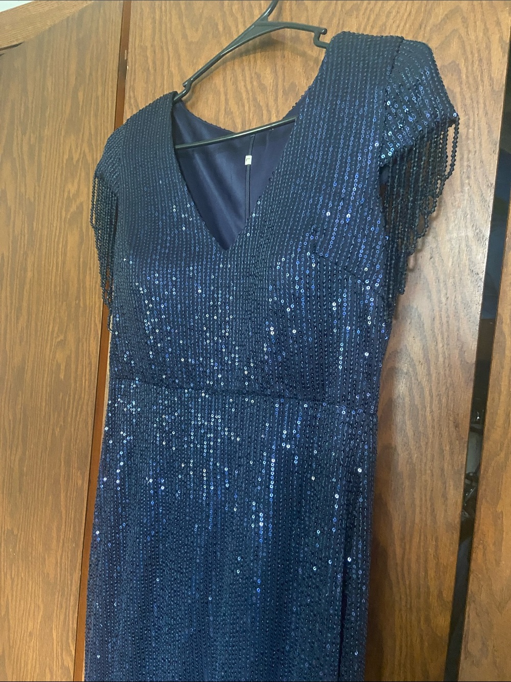 Elegant Navy Sequin V-Neck Evening Dress - Picture 3 of 3
